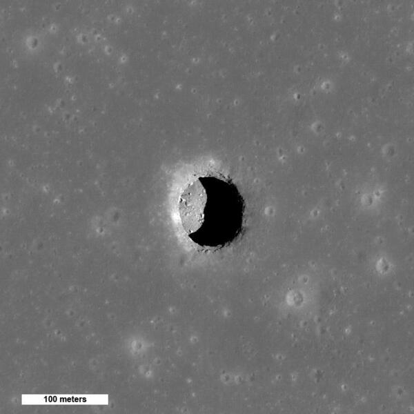 Haz clic en la imagen para ampliar

Nombre:	Mare_Tranquillitatis_pit_crater 2024-07-16.jpg
Vitas:	41
Tamaño:	24,9 KB
ID:	365821