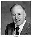 Jonh Archibald Wheeler...

No se puede decir nada de este gran hombre de la física...  A parte de un don para poner nombres a nuevos conceptos... Como los black holes...