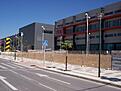 Vista exterior de la nueva Escuela de Ingenierías (que celebra su primer curso académico en 2009-2010), donde se encuentran ubicadas la Escuela Técnica Superior de Ingenieros Industriales y la Escuela Politécnica Superior (antigua Escuela Universitaria Politécnica).